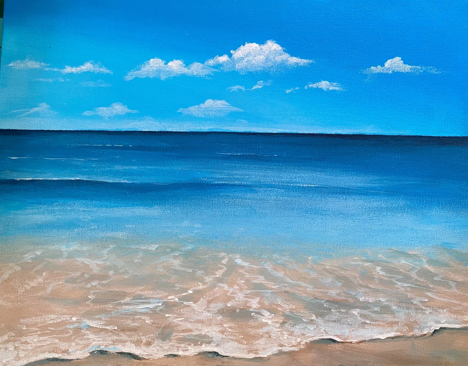 Schilderij van een helderblauwe zee, zacht brekende golven en een zandstrand